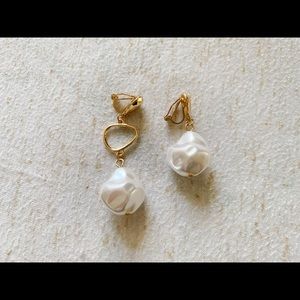$7 for 2 sets! Clip on earring pearl like texture.